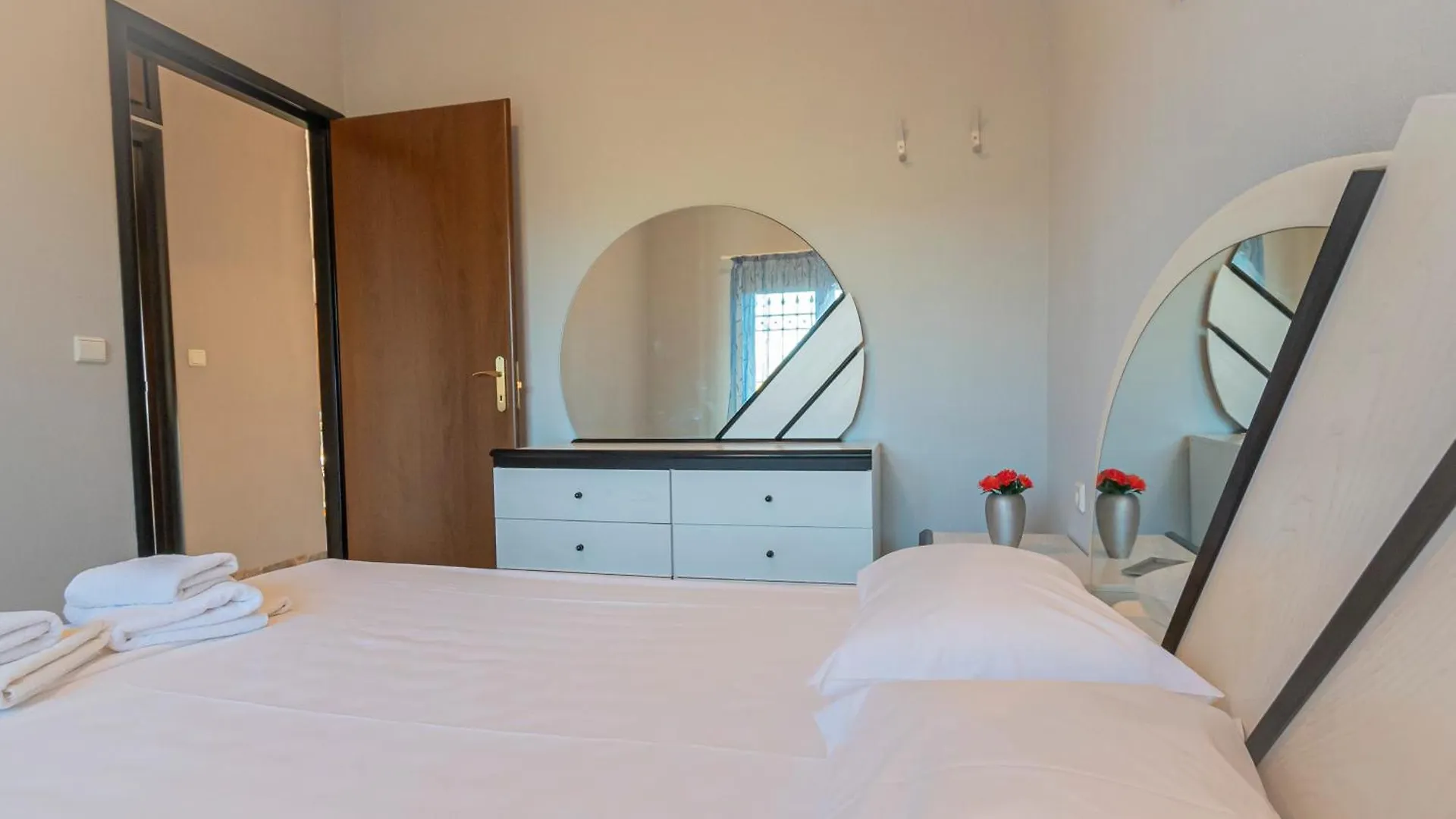 Tanias Seafront Villa-By Rentalspro Services- Nea Potidea Halkidiki 0*, Nea Poteidaia Grécia