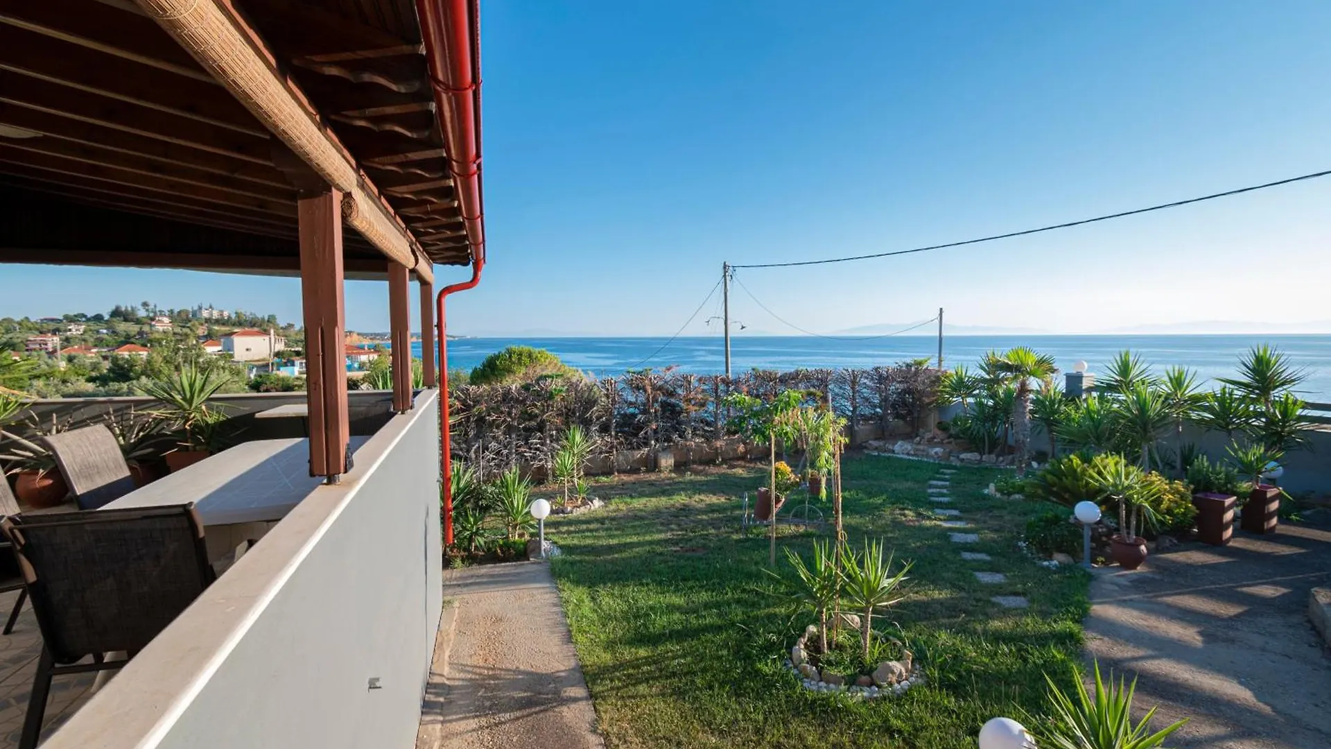 Tanias Seafront Villa-By Rentalspro Services- Nea Potidea Halkidiki 0*, Nea Poteidaia